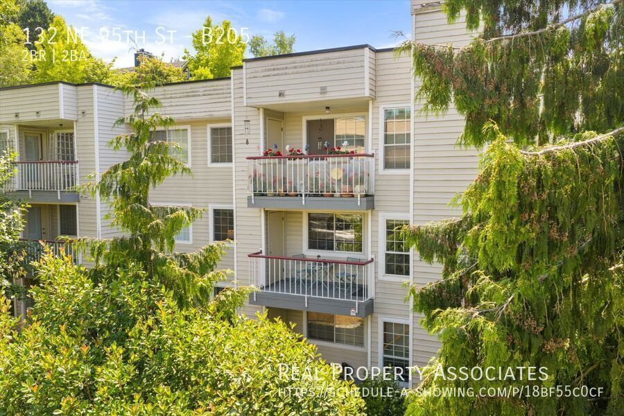 132 NE 95th St in Seattle, WA - Building Photo