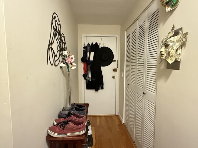 197 Kent St, Unit 15 in Brookline, MA - Foto de edificio - Building Photo