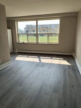 19 Iroquois St in Brantford, ON - Building Photo - Building Photo