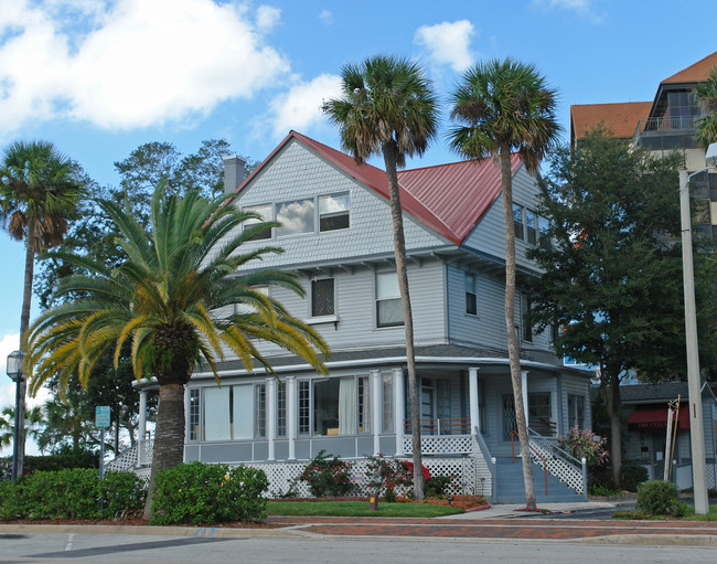 220 Magnolia Ave in Daytona Beach, FL - Foto de edificio - Building Photo