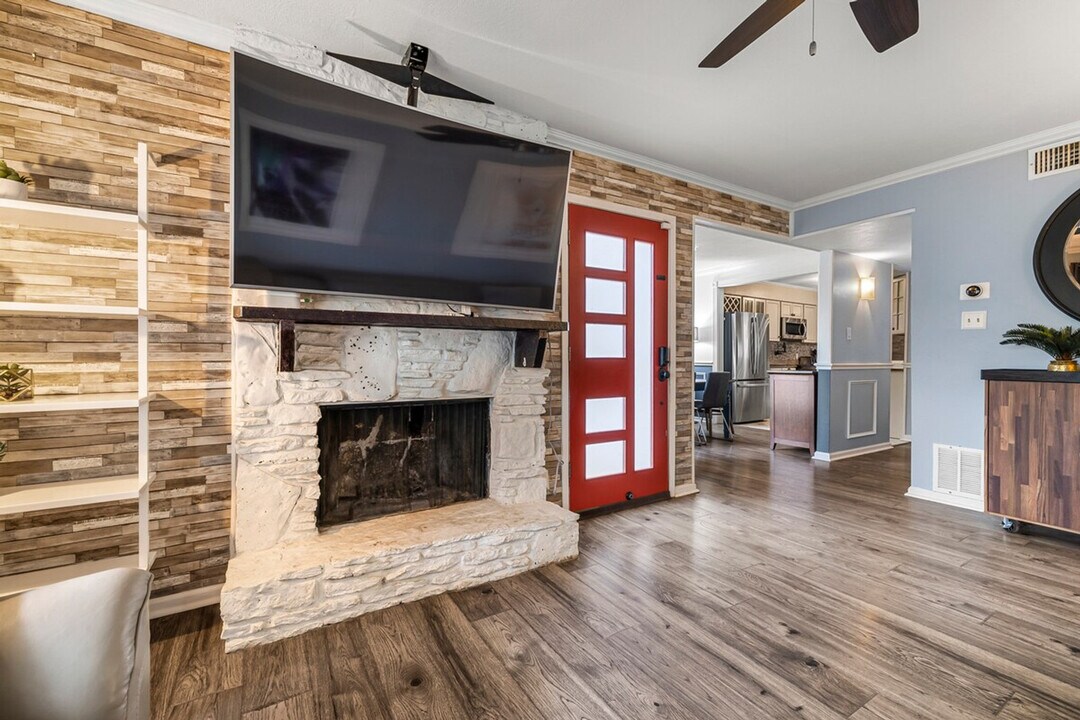 2703 S I-35 Frontage Rd, Unit SI ID1492680P in Austin, TX - Foto de edificio