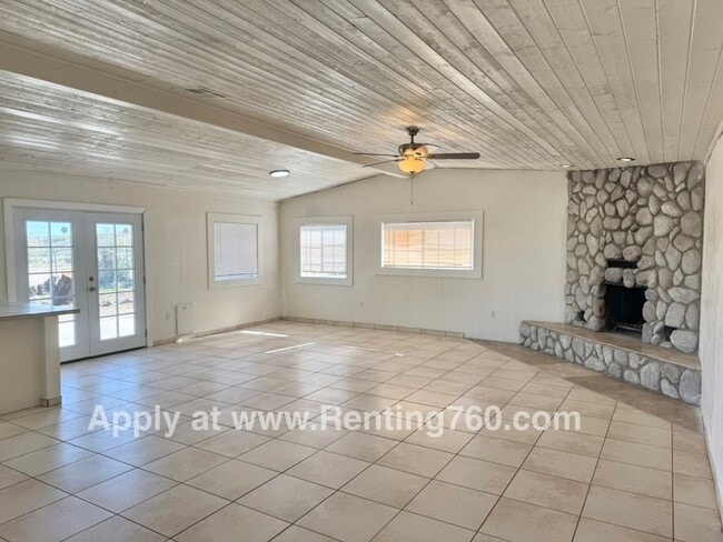 57212 Chipmunk Trail in Yucca Valley, CA - Foto de edificio - Building Photo