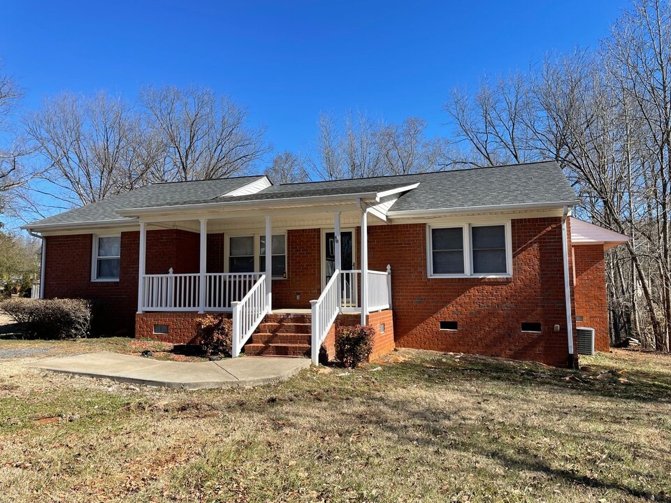 1701 Watkins St in Ramseur, NC - Building Photo