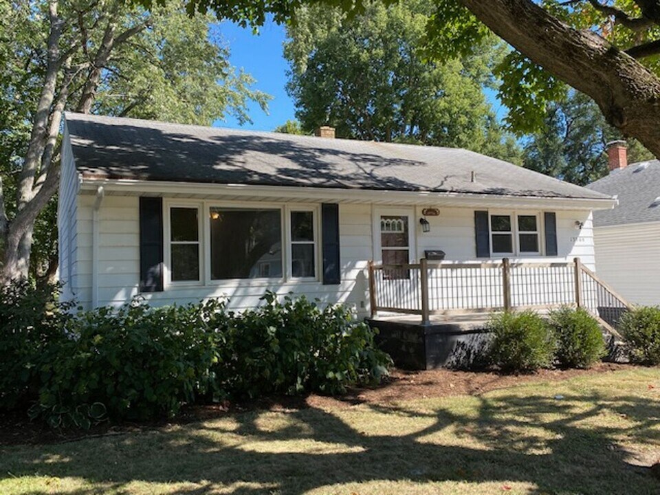 1306 1/2 S Linden St in Normal, IL - Building Photo