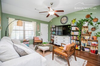 1121 Apollo Dr in Fayetteville, AR - Building Photo - Building Photo