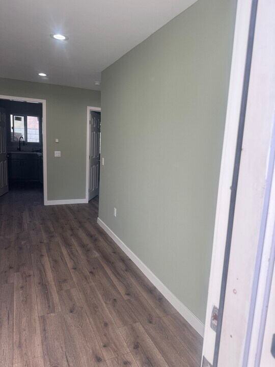 1429 E 82nd St, Unit B in Los Angeles, CA - Building Photo