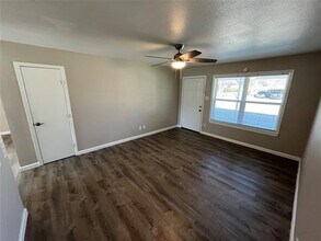 936 Bluewood Dr in Dallas, TX - Building Photo - Building Photo