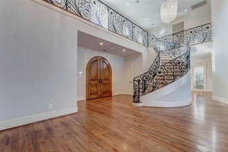 5410 Valerie St in Bellaire, TX - Building Photo - Building Photo