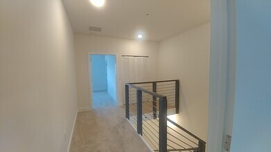 813 NW 45th Terrace in Plantation, FL - Building Photo - Building Photo