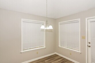 1124 Dove Hollow Cir E in Memphis, TN - Building Photo - Building Photo