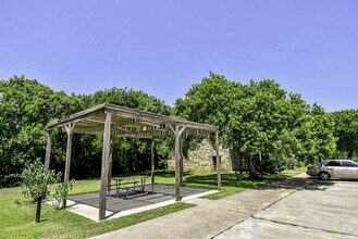 138 Sandpiper Cir in Palacios, TX - Foto de edificio - Building Photo