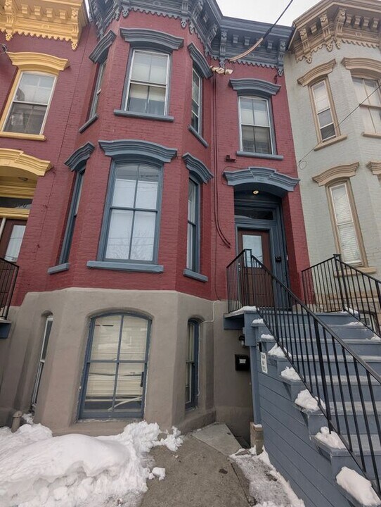 372 Clinton Ave in Albany, NY - Building Photo