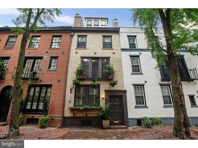 property at 1915 Panama St