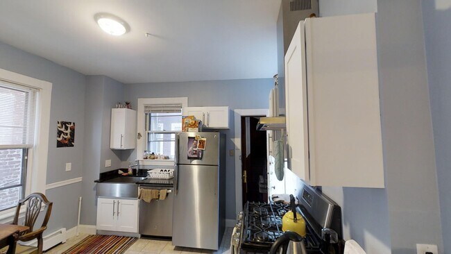 202 Harvard St, Unit 2 in Cambridge, MA - Building Photo - Building Photo