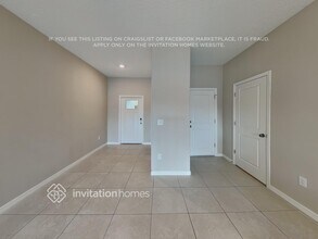 5172 Forum Blvd in Holiday, FL - Foto de edificio - Building Photo