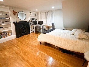 37 Gray St, Unit 1 in Boston, MA - Foto de edificio - Building Photo