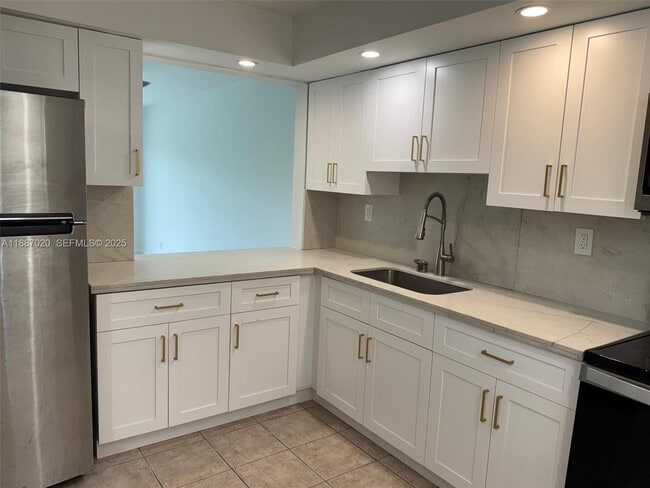 5100 SW 90th Ave in Cooper City, FL - Building Photo - Building Photo