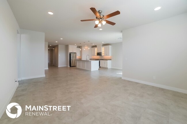 8712 S 69th Dr in Phoenix, AZ - Foto de edificio - Building Photo