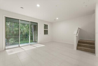 548 Southern Edge Wy in Sanford, FL - Building Photo - Building Photo
