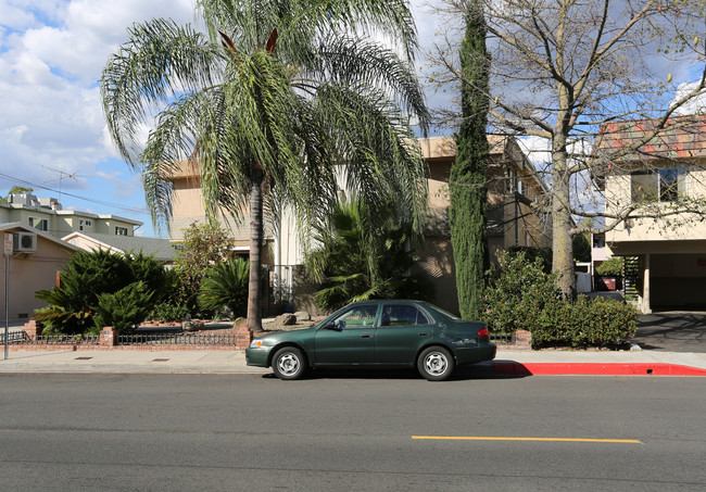 1363 E Acacia Ave in Glendale, CA - Building Photo - Building Photo