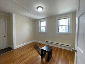 8 Breed Square in Lynn, MA - Building Photo - Building Photo