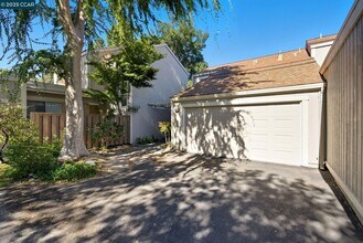209 Valley Oak Plaza in Martinez, CA - Building Photo - Building Photo