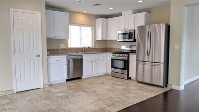 2445 Ember Mist Ct in Las Vegas, NV - Building Photo - Building Photo
