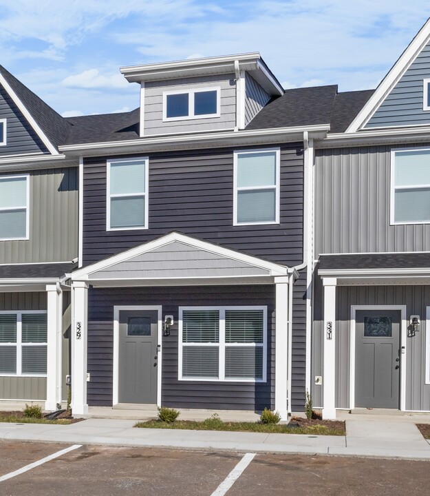 329 Front Rdg Cir in Clarksville, TN - Building Photo