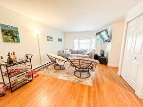 135 Bolton St in Boston, MA - Building Photo - Building Photo