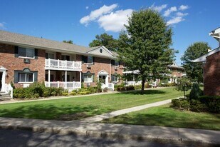16 Garfield Ave in Sayville, NY - Building Photo