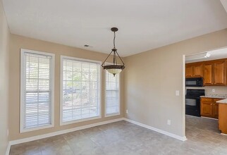 2058 Dickons Garden Ln in Mcdonough, GA - Foto de edificio - Building Photo