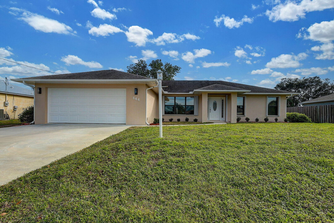 644 SW Violet Ave in Port St. Lucie, FL - Building Photo