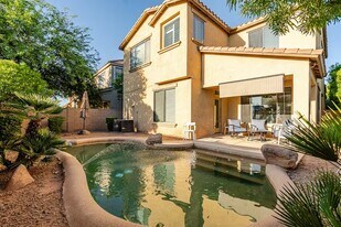 3112 S Lois Ln in Gilbert, AZ - Building Photo