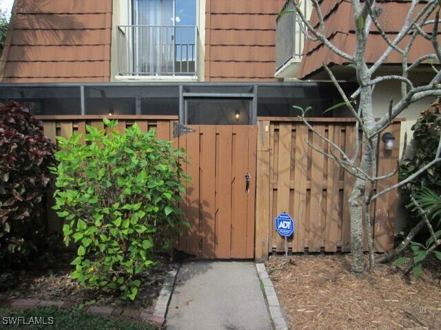 5220 Cedarbend Dr in Ft. Myers, FL - Foto de edificio