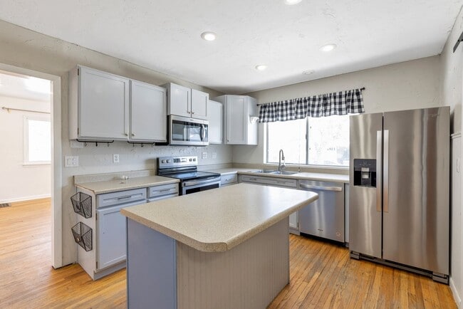 6851 W 3500 S in West Valley City, UT - Building Photo - Building Photo