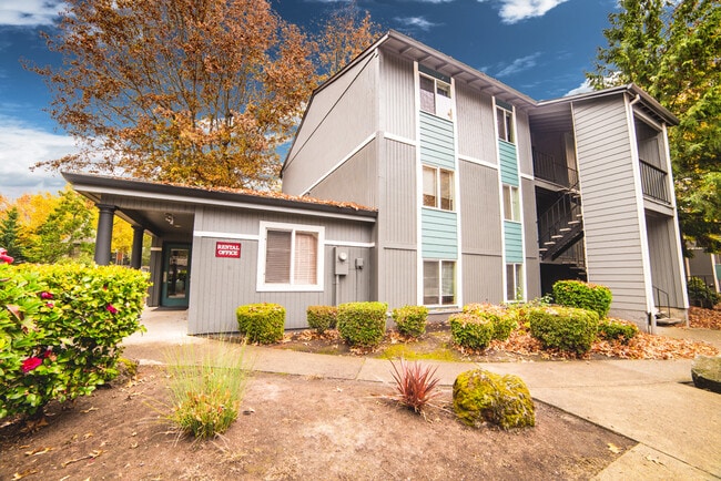 Lynmarie Apartments in Beaverton, OR - Building Photo - Building Photo