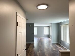 24 Ronan Ct in Lake In The Hills, IL - Building Photo - Building Photo