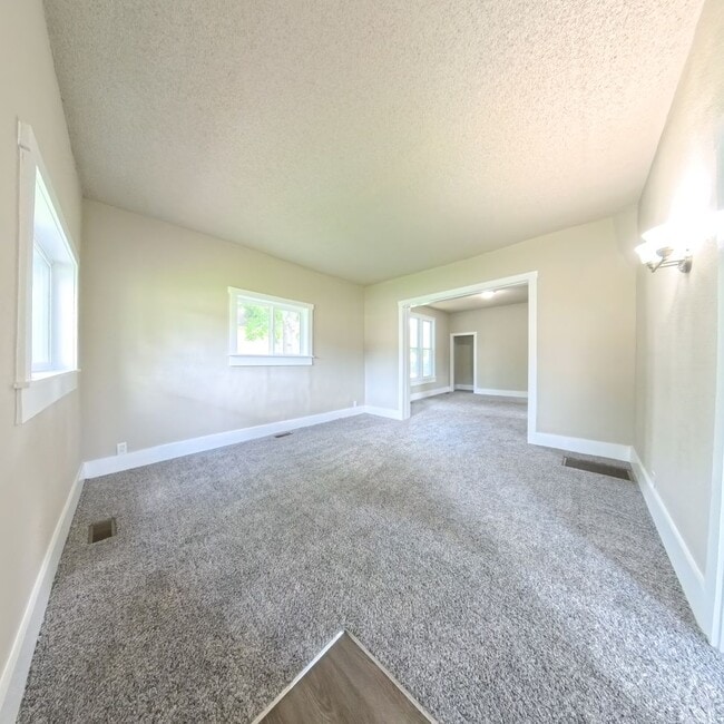 507 W Lincoln Way in Jefferson, IA - Building Photo - Building Photo