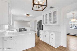 74 S Ward Ave in Rumson, NJ - Building Photo - Building Photo