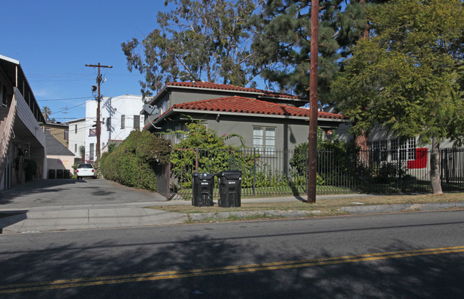 4965 Franklin Ave in Los Angeles, CA - Foto de edificio - Building Photo
