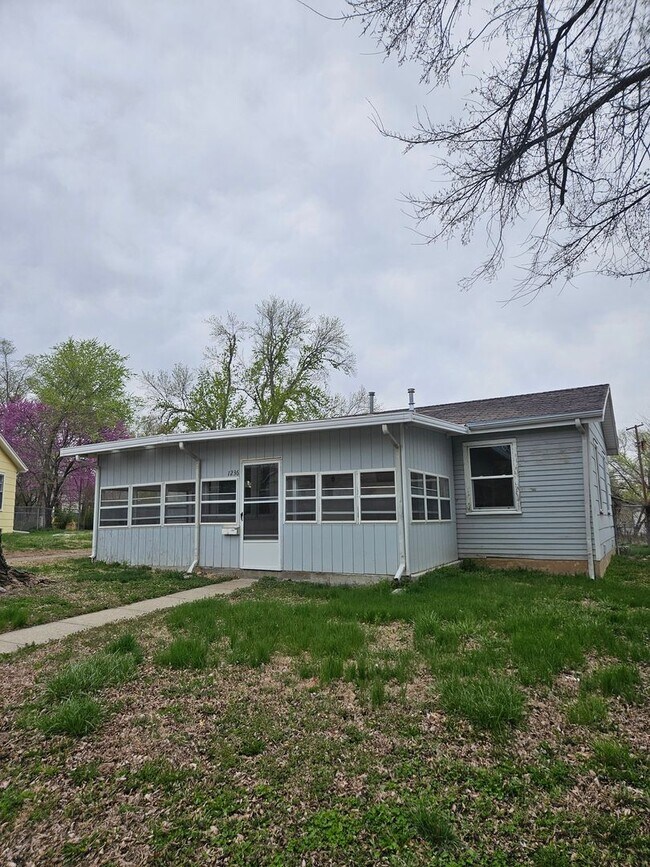 property at 1236 Pershing Dr