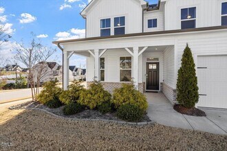 128 Highland Grv Wy in Fuquay Varina, NC - Foto de edificio - Building Photo