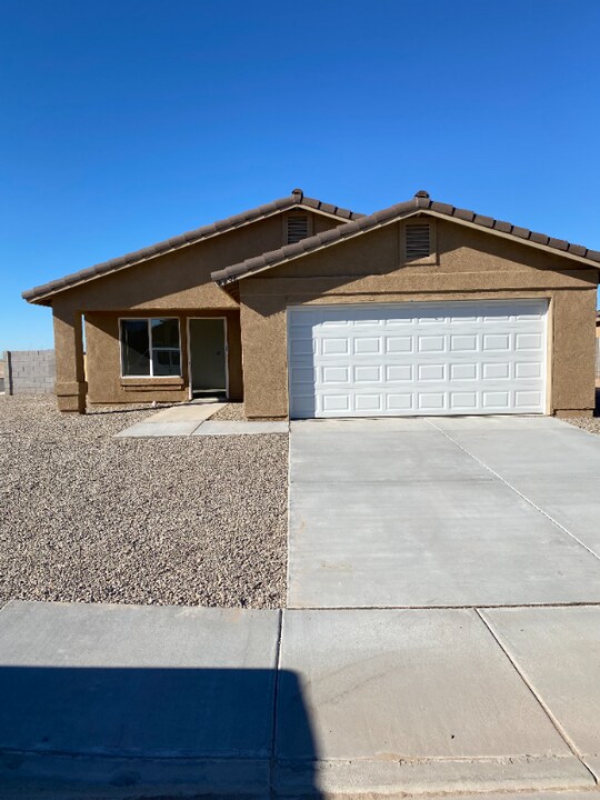 4496 S Desert Willow Wy in Yuma, AZ - Building Photo