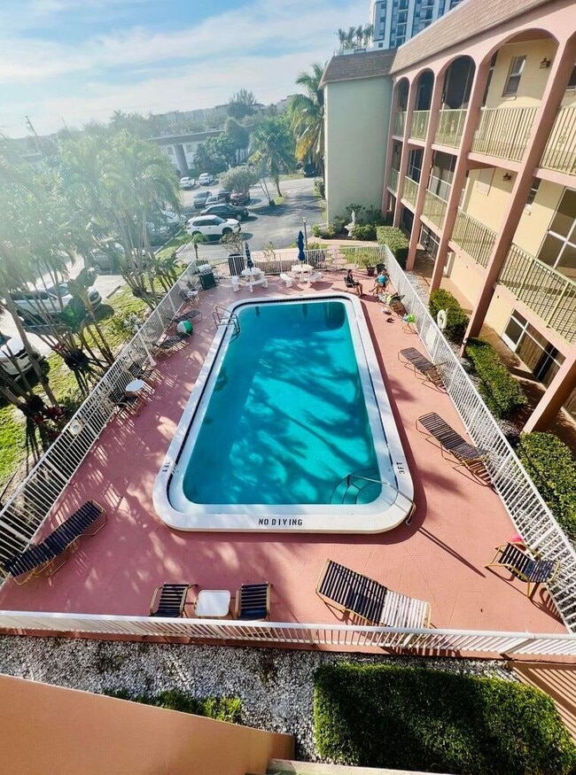 100 SE 6th Ave in Pompano Beach, FL - Building Photo - Building Photo