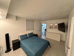102 SW 6th Ave, Unit 206 in Miami, FL - Foto de edificio - Building Photo
