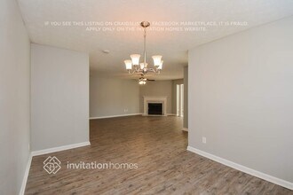 423 Crested View Dr in Loganville, GA - Foto de edificio - Building Photo