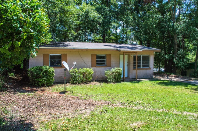 2053 Warwick St in Tallahassee, FL - Building Photo - Building Photo