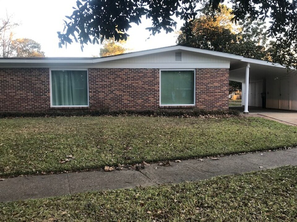 2700 Fort Miro Ave in Monroe, LA - Building Photo
