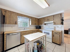 7815 Foxbloom Dr in Port Richey, FL - Building Photo - Building Photo