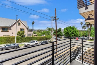 571 N Mariposa Ave in Los Angeles, CA - Building Photo - Building Photo